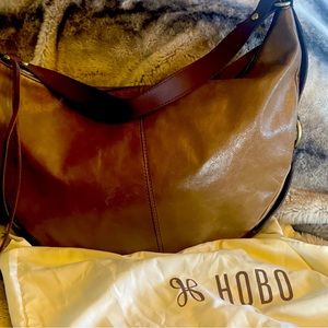 Hobo brown leather bag.